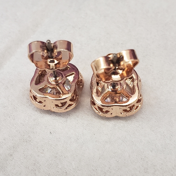 Avon Earrings - Picture 3 of 3